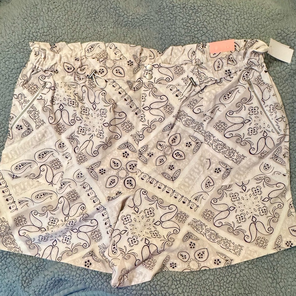 Livi High rise stretch woven shorts